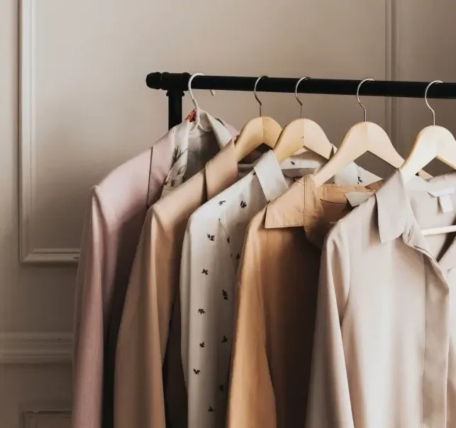 rack-of-clothes-in-a-boutique-edit-NGD45UR